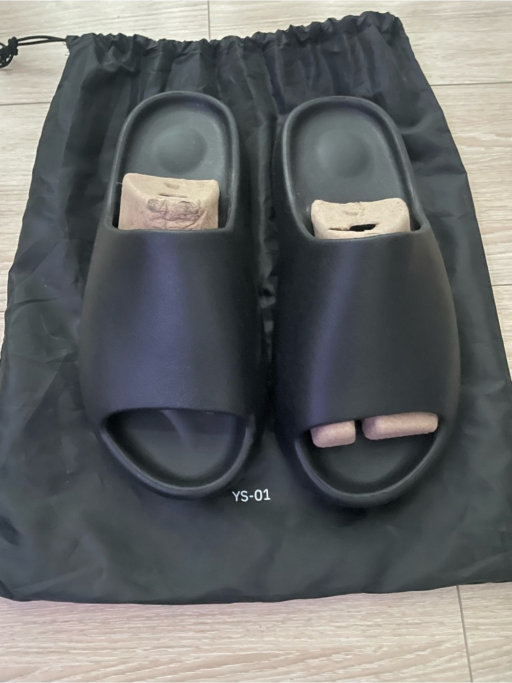 Yeezy Men’s Black Slides
